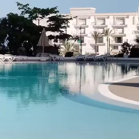 Luxurioese Mit Meerblick With Heated Pool In Playa Paraiso 아파트 아데제